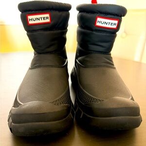 Hunter Intrepid Snow boot / worn once for ten minutes!